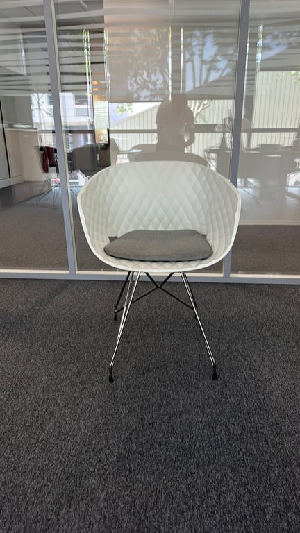 Chaise de réunion Metalmobil avec accoudoirs - face