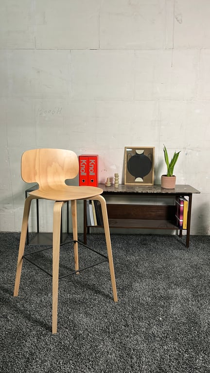 Chaise/tabouret haut en bois contreplaqué couleur Chêne clair - ambiance