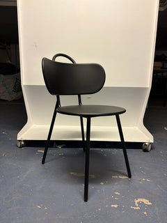 Chaise d'extérieur en métal noire