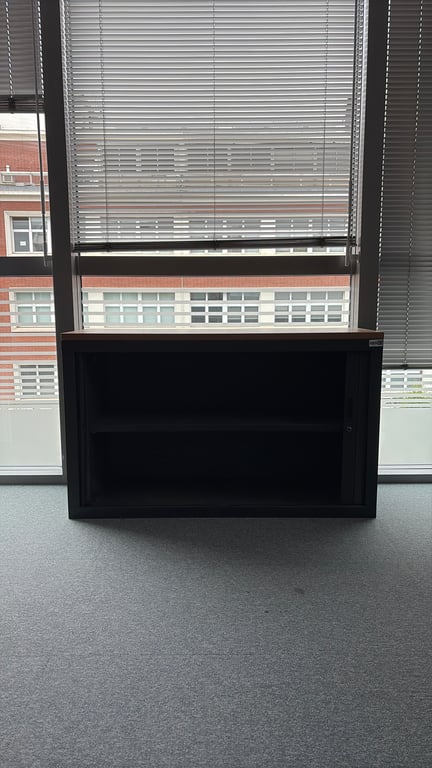 Armoire Basse en Métal et Plastique avec Portes Coulissantes et Rideaux