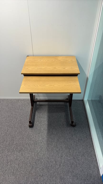 Table polyvalente rectangulaire sur roulettes