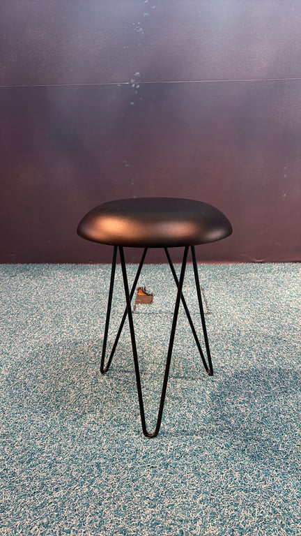 Table basse ronde en métal noir - 3-4