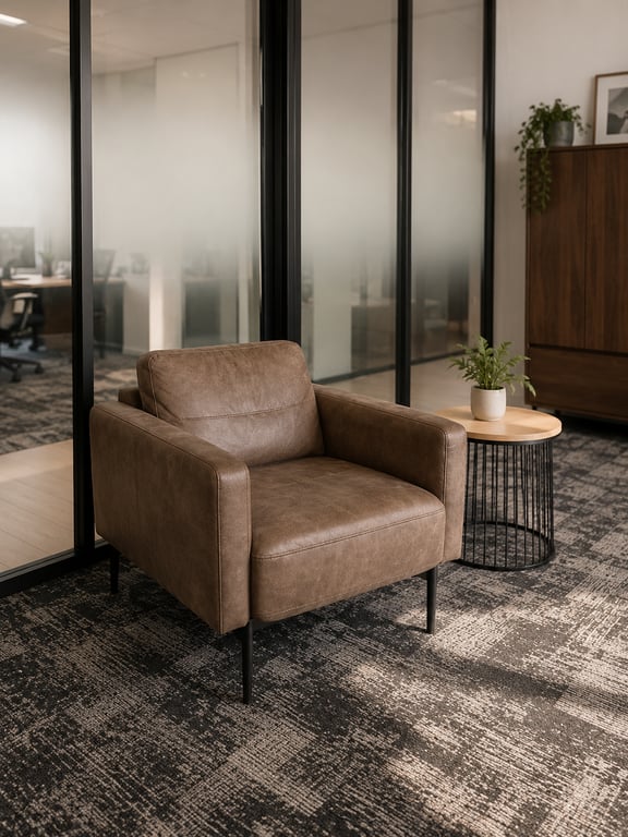 Fauteuil en cuir avec accoudoirs