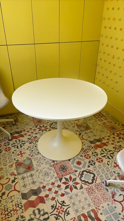 Table de réunion ronde - 3-4