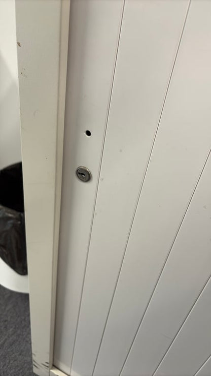 Armoire basse en métal avec portes à rideaux