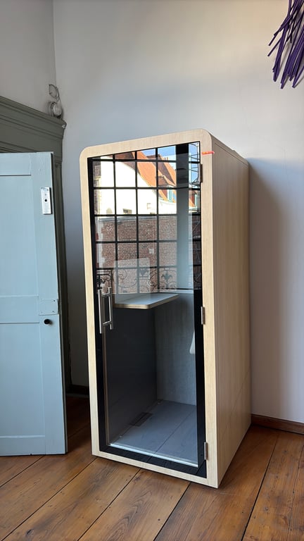 Cabine acoustique Solo en bois avec porte en verre - 3-4