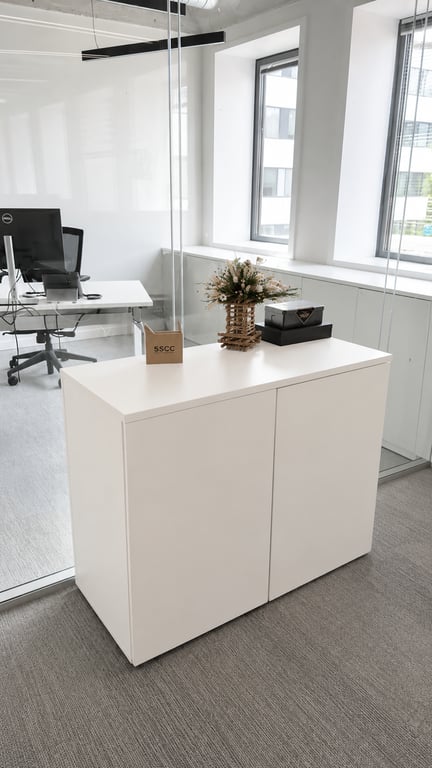 Armoire basse en bois