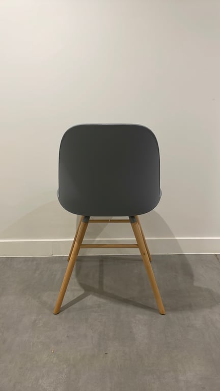 Chaise de cafétéria en plastique et bois