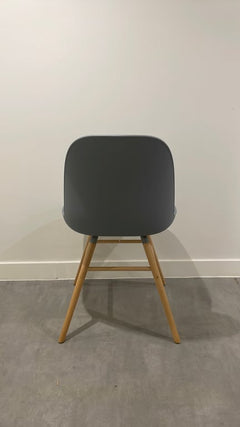 Chaise de cafétéria en plastique et bois