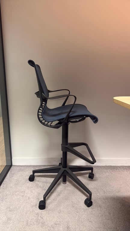 Fauteuil de bureau avec roulettes et dossier plein