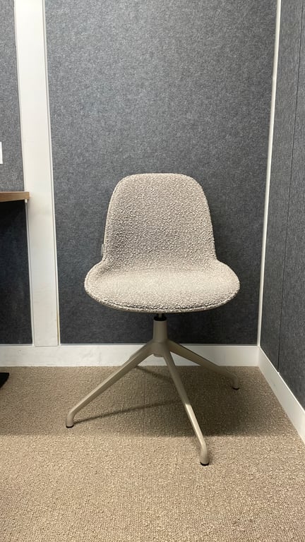 Chaise de réunion Albert Kuip par Zuiver - face