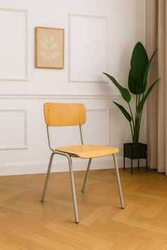 Chaise de réunion en bois avec piètement droit en métal