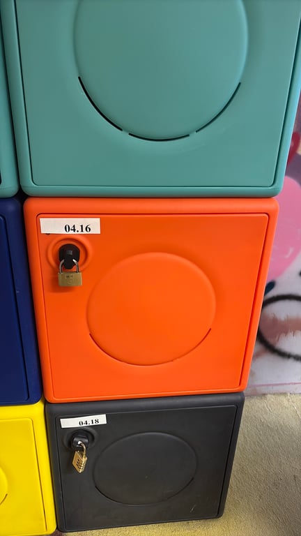 Casier plastique orange - 3-4