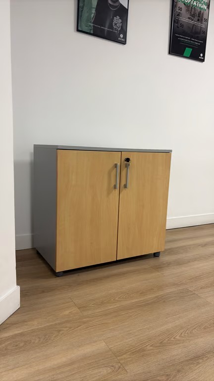 Armoire basse mélaminé gris clair