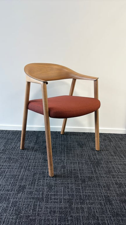 Chaise de réunion en bois et tissu