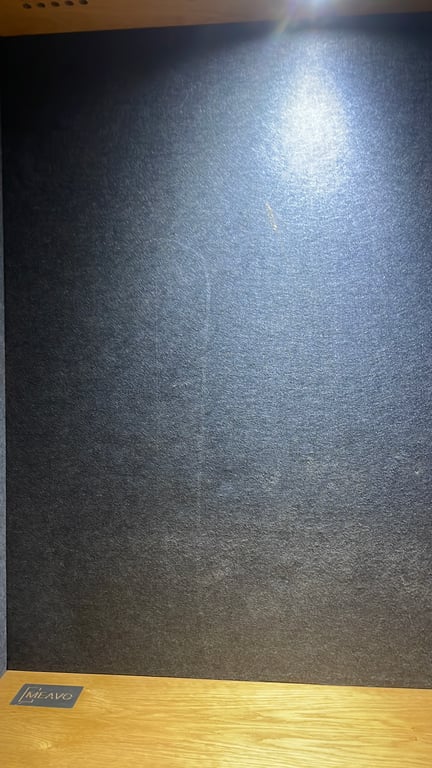 Cabine acoustique en bois et verre