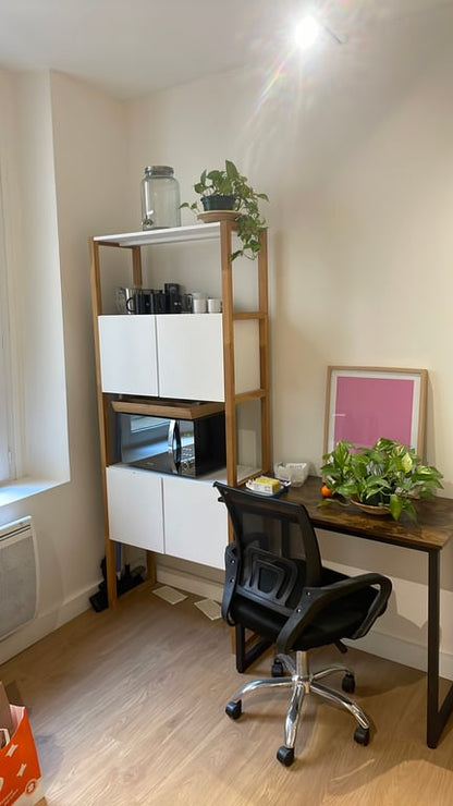 Bibliothèque en bois avec portes battantes