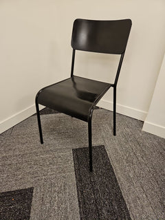 Chaise de réunion en métal noire