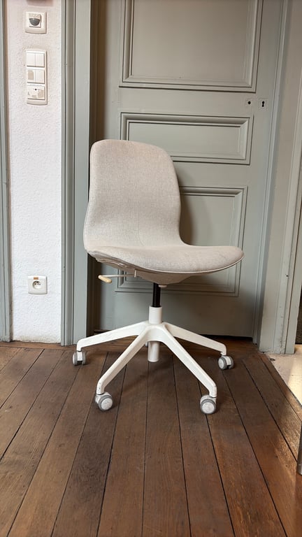 Chaise de réunion avec roulettes et rotation de l'assise - 3-4