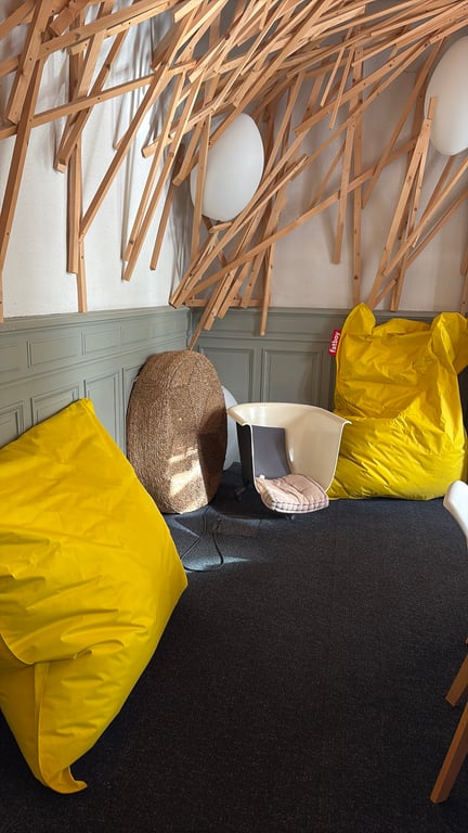 Pouf en tissu jaune - 3-4