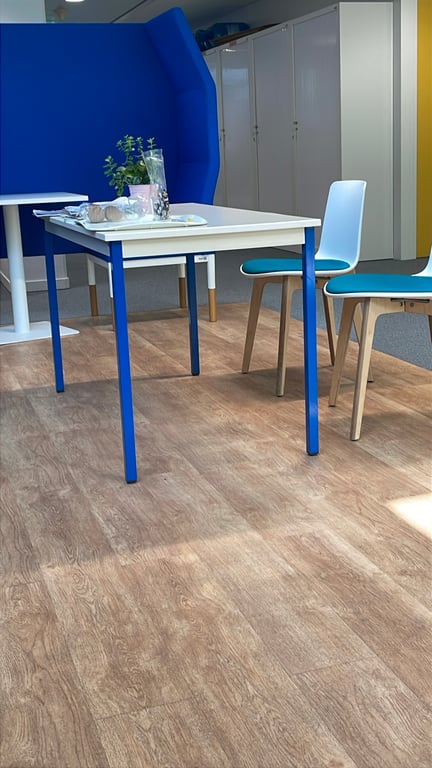 Table polyvanente rectangulaire sans roulettes
