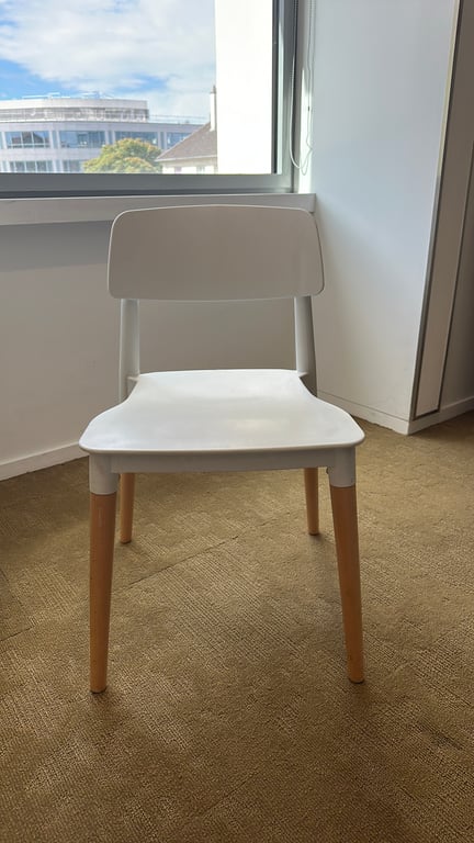 Chaise de cafétéria bois Blanc - face