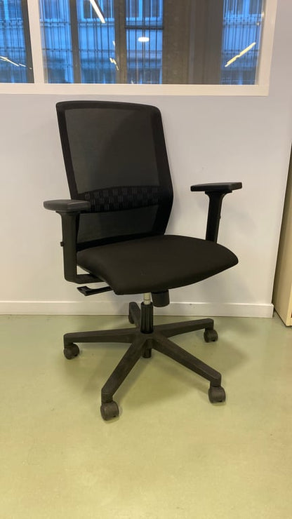 Fauteuil de bureau avec roulettes et accoudoirs réglables