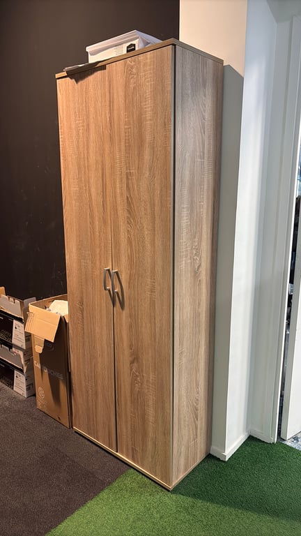 Armoire haute en bois - 3-4