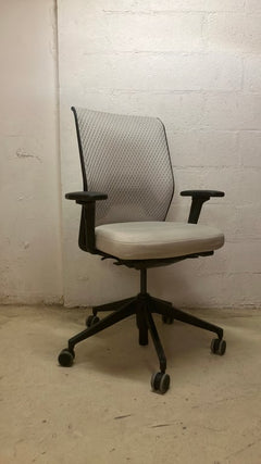 Fauteuil de bureau avec roulettes et dossier en résille