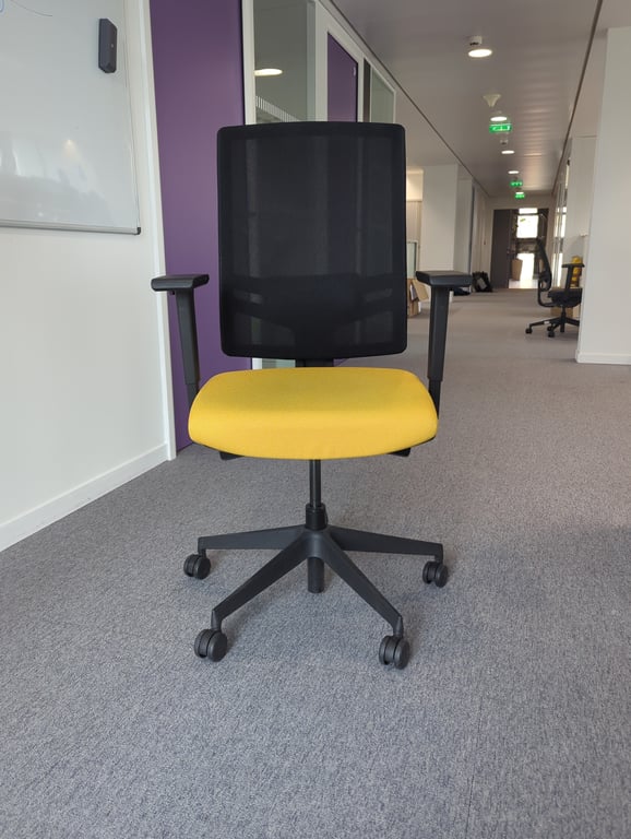 Fauteuil de bureau en résille avec piètement étoile