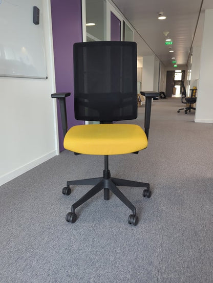 Fauteuil de bureau en résille avec piètement étoile