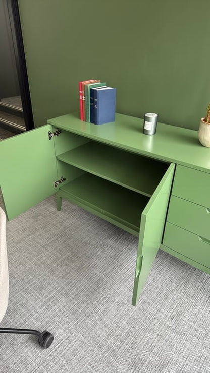 Armoire basse en mélaminé avec portes battantes