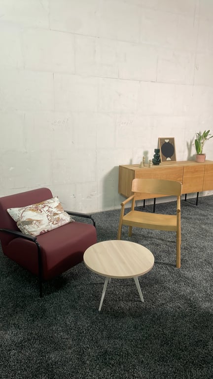 Fauteuil scandinave en bois clair