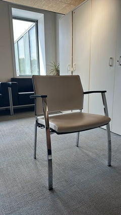 Chaise de réunion en cuir blanc - 3-4