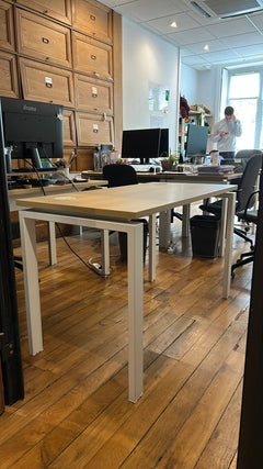 Bureau droit 120x60 clair avec obturateur et goulotte - 3-4