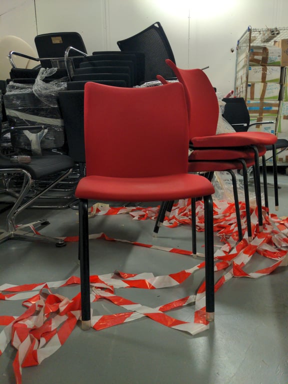 Chaise de réunion empilable Sokoa Add form Rouge - face