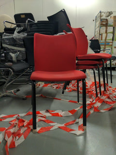 Chaise de réunion empilable Sokoa Add form Rouge - face