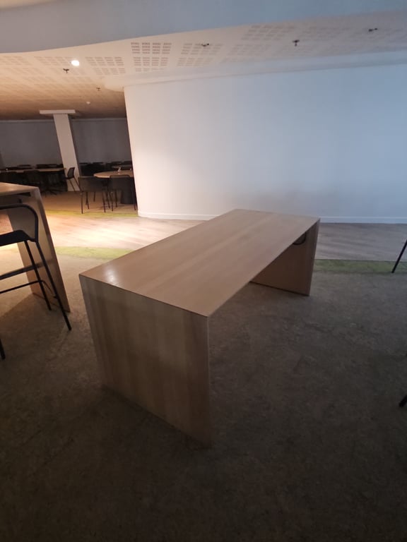 Table rectangulaire 180x80 chêne clair - 3-4