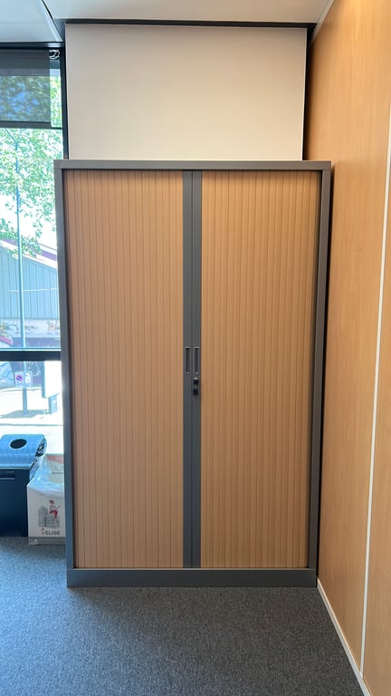 Armoire haute à portes coulissantes métal et plastique chêne - face