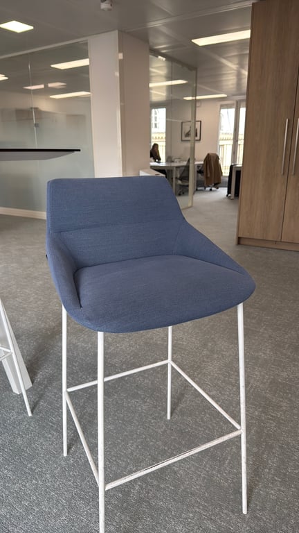 Chaise Haute Bleu en Tissu avec Pieds Métalliques