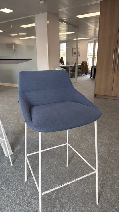 Chaise Haute Bleu en Tissu avec Pieds Métalliques