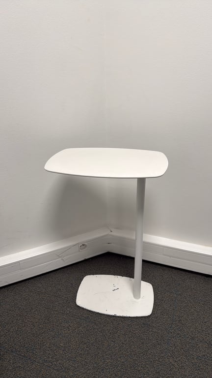 Table basse ovale en métal blanc - 3-4