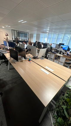 Bureau multiposte 4 postes en bois mélaminé et métal