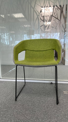 Chaise de réunion Narbutas avec accoudoirs - face