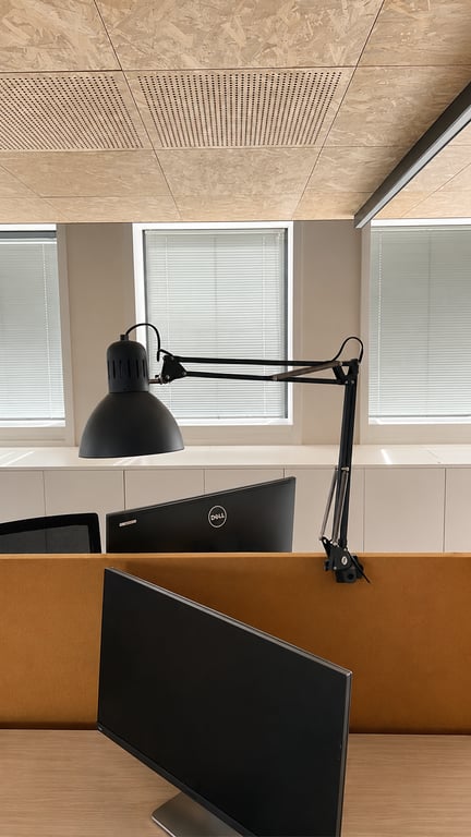 Lampe de bureau en métal gris