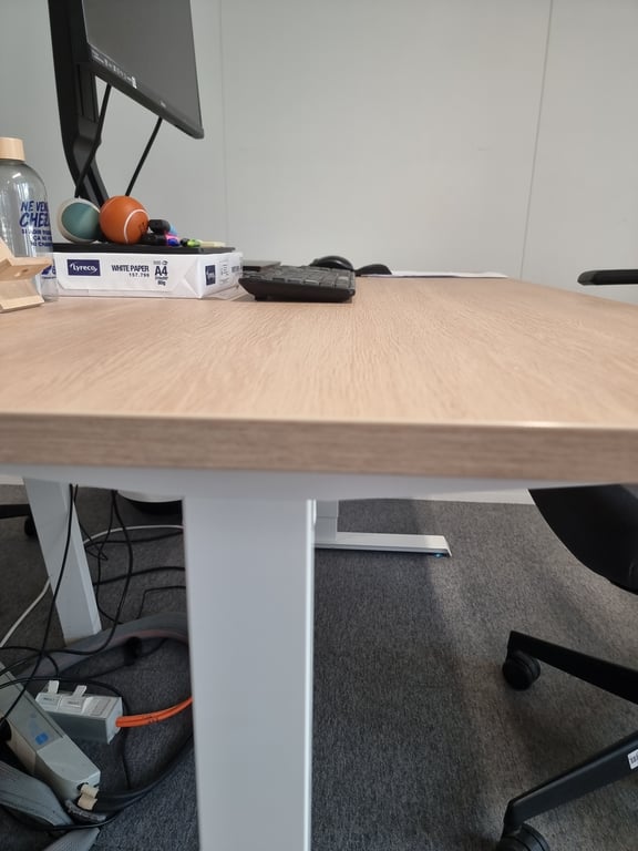 Bureau réglable électrique
