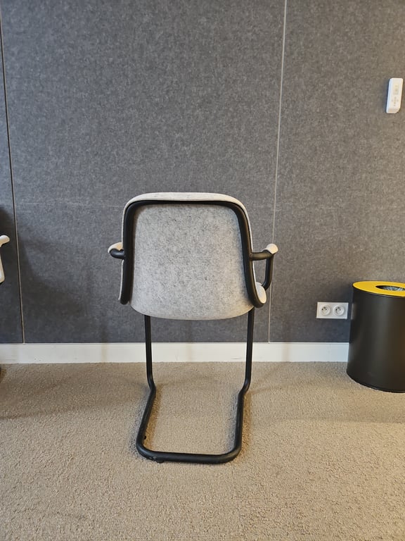 Chaise de réunion Thirsty de Zuiver - arriere