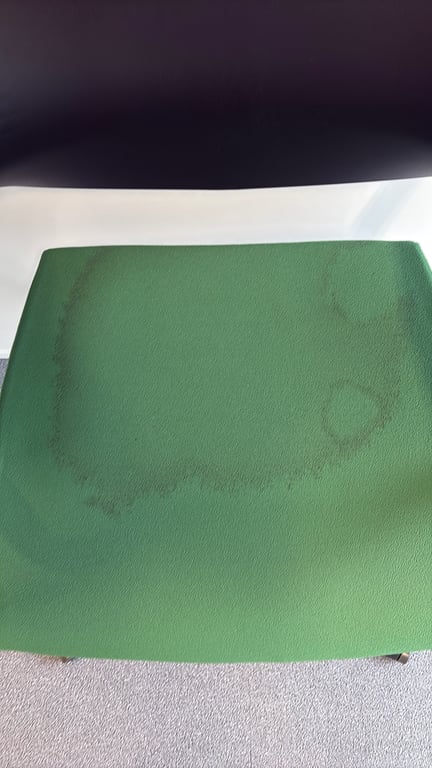 Chaise de réunion avec accoudoirs, roulettes et piètement droit