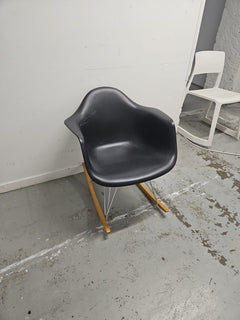 Fauteuil Vitra avec accoudoirs