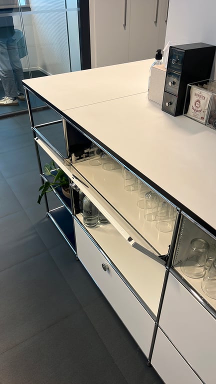 Armoire basse USM avec clé